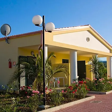 Отель Villaggio Piano Grande Вьесте